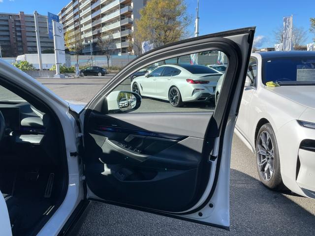 i5 eDrive 40 Mスポーツ 【正規認定中古車】【全国正規ディーラー保証付/2年・走行距離無制限】19AW コンフォートアクセス Mスポーツパッケージ 全席シートヒーター インテリアカメラ アダプティブLEDライト フルセグTV(24枚目)