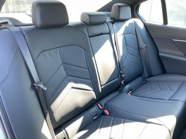 i5 eDrive 40 Mスポーツ 【正規認定中古車】【全国正規ディーラー保証付/2年・走行距離無制限】19AW コンフォートアクセス Mスポーツパッケージ 全席シートヒーター インテリアカメラ アダプティブLEDライト フルセグTV(34枚目)