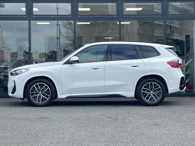 Ｘ１ ｘＤｒｉｖｅ　２０ｄ　Ｍスポーツ　【正規認定中古車】【全国正規ディーラー保証付／２年・走行距離無制限】ブラックハーフレザースポーツシート　シートヒーター　トップビューカメラ　全方位ＰＤＣ　純正前後ドラレコ　アンビエントライト（12枚目）