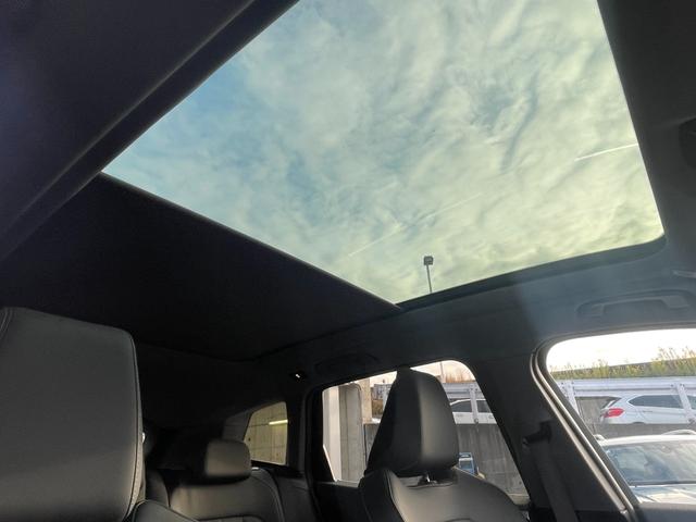 Ｘ３ 　【正規認定中古車】【全国正規ディーラー保証付／２年・走行距離無制限】パノラマサンルーフ　ステアリングヒーター　全席シートヒーター　ｈａｒｍａｎ／ｋａｒｄｏｎ　トップビューカメラ　全方位ＰＤＣ（4枚目）