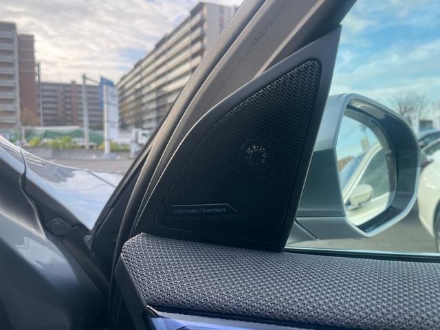 Ｘ３ 　【正規認定中古車】【全国正規ディーラー保証付／２年・走行距離無制限】パノラマサンルーフ　ステアリングヒーター　全席シートヒーター　ｈａｒｍａｎ／ｋａｒｄｏｎ　トップビューカメラ　全方位ＰＤＣ（5枚目）