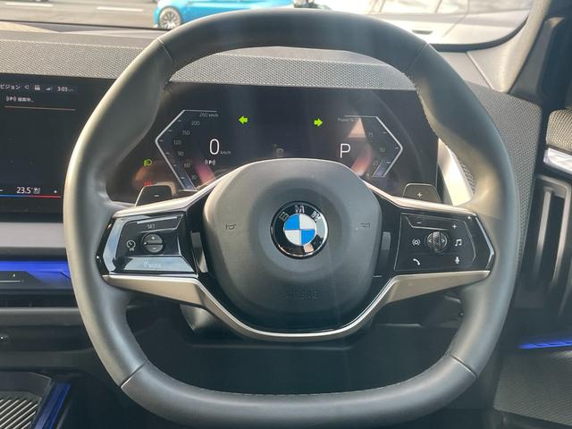 Ｘ３ 　【正規認定中古車】【全国正規ディーラー保証付／２年・走行距離無制限】パノラマサンルーフ　ステアリングヒーター　全席シートヒーター　ｈａｒｍａｎ／ｋａｒｄｏｎ　トップビューカメラ　全方位ＰＤＣ（9枚目）