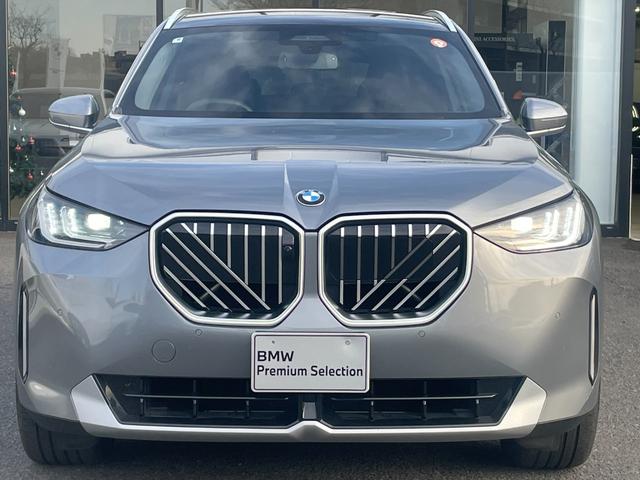Ｘ３ 　【正規認定中古車】【全国正規ディーラー保証付／２年・走行距離無制限】パノラマサンルーフ　ステアリングヒーター　全席シートヒーター　ｈａｒｍａｎ／ｋａｒｄｏｎ　トップビューカメラ　全方位ＰＤＣ（17枚目）