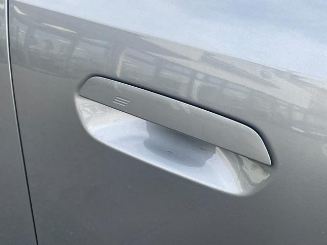 Ｘ３ 　【正規認定中古車】【全国正規ディーラー保証付／２年・走行距離無制限】パノラマサンルーフ　ステアリングヒーター　全席シートヒーター　ｈａｒｍａｎ／ｋａｒｄｏｎ　トップビューカメラ　全方位ＰＤＣ（24枚目）