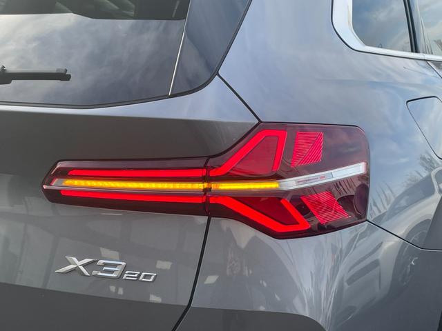 Ｘ３ 　【正規認定中古車】【全国正規ディーラー保証付／２年・走行距離無制限】パノラマサンルーフ　ステアリングヒーター　全席シートヒーター　ｈａｒｍａｎ／ｋａｒｄｏｎ　トップビューカメラ　全方位ＰＤＣ（26枚目）