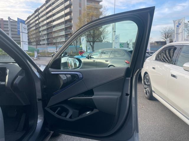 Ｘ３ 　【正規認定中古車】【全国正規ディーラー保証付／２年・走行距離無制限】パノラマサンルーフ　ステアリングヒーター　全席シートヒーター　ｈａｒｍａｎ／ｋａｒｄｏｎ　トップビューカメラ　全方位ＰＤＣ（27枚目）