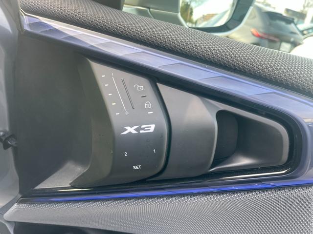 Ｘ３ 　【正規認定中古車】【全国正規ディーラー保証付／２年・走行距離無制限】パノラマサンルーフ　ステアリングヒーター　全席シートヒーター　ｈａｒｍａｎ／ｋａｒｄｏｎ　トップビューカメラ　全方位ＰＤＣ（28枚目）