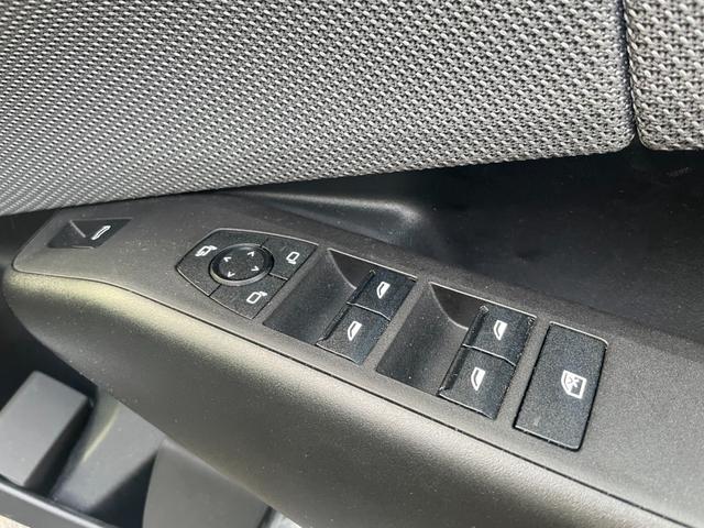 Ｘ３ 　【正規認定中古車】【全国正規ディーラー保証付／２年・走行距離無制限】パノラマサンルーフ　ステアリングヒーター　全席シートヒーター　ｈａｒｍａｎ／ｋａｒｄｏｎ　トップビューカメラ　全方位ＰＤＣ（29枚目）