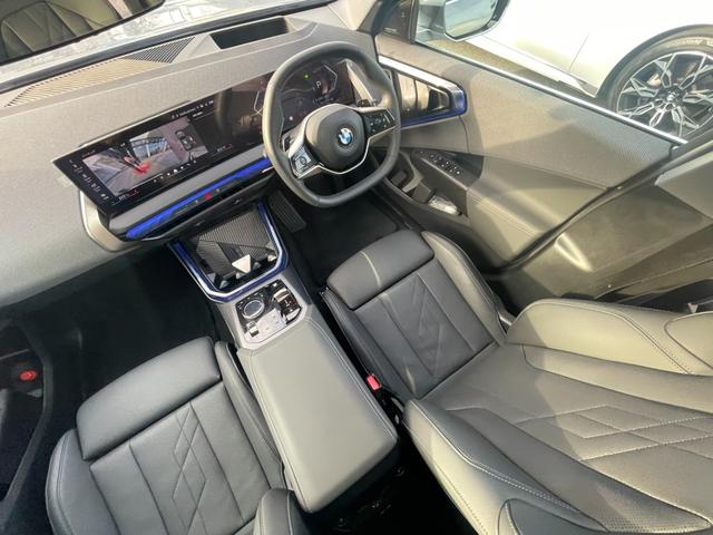 Ｘ３ 　【正規認定中古車】【全国正規ディーラー保証付／２年・走行距離無制限】パノラマサンルーフ　ステアリングヒーター　全席シートヒーター　ｈａｒｍａｎ／ｋａｒｄｏｎ　トップビューカメラ　全方位ＰＤＣ（37枚目）