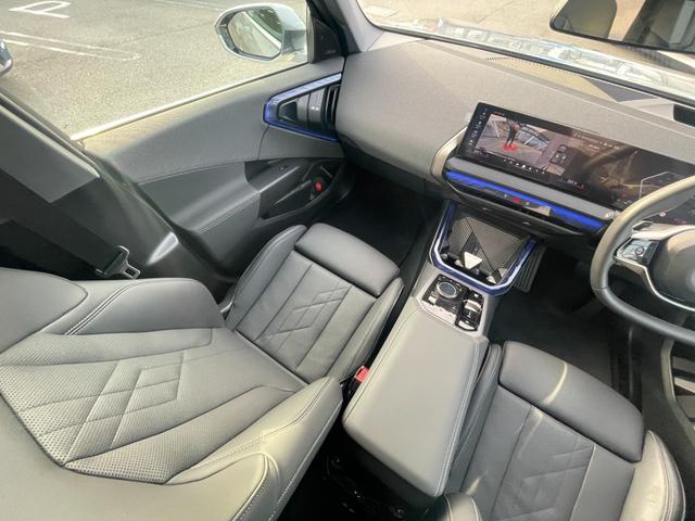 Ｘ３ 　【正規認定中古車】【全国正規ディーラー保証付／２年・走行距離無制限】パノラマサンルーフ　ステアリングヒーター　全席シートヒーター　ｈａｒｍａｎ／ｋａｒｄｏｎ　トップビューカメラ　全方位ＰＤＣ（38枚目）