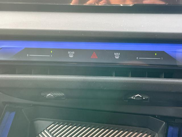 Ｘ３ 　【正規認定中古車】【全国正規ディーラー保証付／２年・走行距離無制限】パノラマサンルーフ　ステアリングヒーター　全席シートヒーター　ｈａｒｍａｎ／ｋａｒｄｏｎ　トップビューカメラ　全方位ＰＤＣ（40枚目）