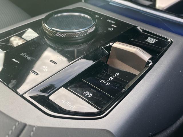 Ｘ３ 　【正規認定中古車】【全国正規ディーラー保証付／２年・走行距離無制限】パノラマサンルーフ　ステアリングヒーター　全席シートヒーター　ｈａｒｍａｎ／ｋａｒｄｏｎ　トップビューカメラ　全方位ＰＤＣ（44枚目）