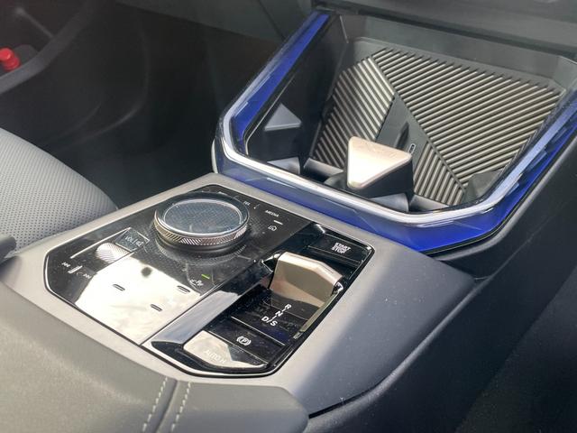 Ｘ３ 　【正規認定中古車】【全国正規ディーラー保証付／２年・走行距離無制限】パノラマサンルーフ　ステアリングヒーター　全席シートヒーター　ｈａｒｍａｎ／ｋａｒｄｏｎ　トップビューカメラ　全方位ＰＤＣ（45枚目）