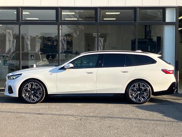 ５シリーズ ５２３ｄ　ｘＤｒｉｖｅツーリング　Ｍスポーツ　【正規認定中古車】【全国正規ディーラー保証付／２年・走行距離無制限】２０ＡＷ　ヘッドアップ・ディスプレイ　全席シートヒーター　トップビューカメラ　全方位ＰＤＣ　フルセグＴＶ　純正前後ドライブレコーダー（8枚目）