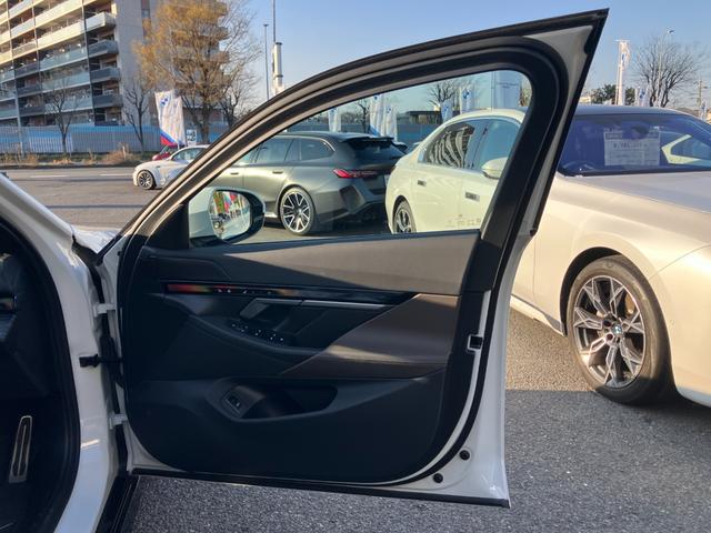 ５シリーズ ５２３ｄ　ｘＤｒｉｖｅツーリング　Ｍスポーツ　【正規認定中古車】【全国正規ディーラー保証付／２年・走行距離無制限】２０ＡＷ　ヘッドアップ・ディスプレイ　全席シートヒーター　トップビューカメラ　全方位ＰＤＣ　フルセグＴＶ　純正前後ドライブレコーダー（29枚目）