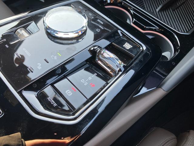 ５シリーズ ５２３ｄ　ｘＤｒｉｖｅツーリング　Ｍスポーツ　【正規認定中古車】【全国正規ディーラー保証付／２年・走行距離無制限】２０ＡＷ　ヘッドアップ・ディスプレイ　全席シートヒーター　トップビューカメラ　全方位ＰＤＣ　フルセグＴＶ　純正前後ドライブレコーダー（50枚目）