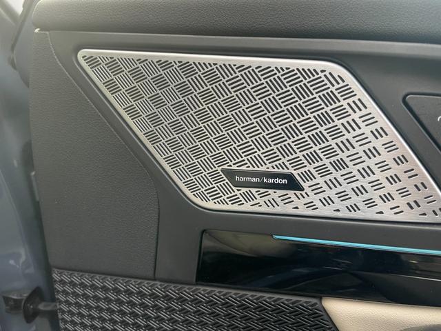 Ｘ１ ｘＤｒｉｖｅ　２０ｄ　ｘライン　ハイラインパッケージ　【正規認定中古車】【全国正規ディーラー保証付／２年・走行距離無制限】オイスターレザースポーツシート　ｈａｒｍａｎ／ｋａｒｄｏｎ　トップビューカメラ　全方位ＰＤＣ　シートヒーター　アンビエントライト（3枚目）