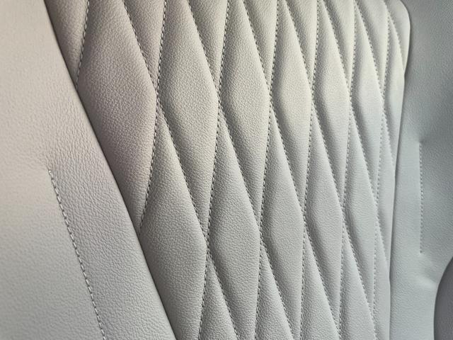 Ｘ１ ｘＤｒｉｖｅ　２０ｄ　ｘライン　ハイラインパッケージ　【正規認定中古車】【全国正規ディーラー保証付／２年・走行距離無制限】オイスターレザースポーツシート　ｈａｒｍａｎ／ｋａｒｄｏｎ　トップビューカメラ　全方位ＰＤＣ　シートヒーター　アンビエントライト（6枚目）