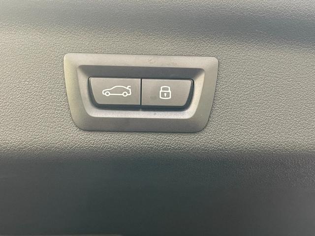 Ｘ１ ｘＤｒｉｖｅ　２０ｄ　ｘライン　ハイラインパッケージ　【正規認定中古車】【全国正規ディーラー保証付／２年・走行距離無制限】オイスターレザースポーツシート　ｈａｒｍａｎ／ｋａｒｄｏｎ　トップビューカメラ　全方位ＰＤＣ　シートヒーター　アンビエントライト（10枚目）