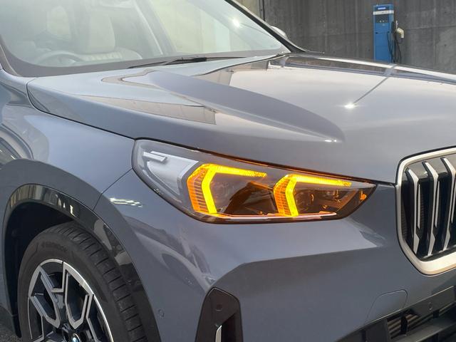 Ｘ１ ｘＤｒｉｖｅ　２０ｄ　ｘライン　ハイラインパッケージ　【正規認定中古車】【全国正規ディーラー保証付／２年・走行距離無制限】オイスターレザースポーツシート　ｈａｒｍａｎ／ｋａｒｄｏｎ　トップビューカメラ　全方位ＰＤＣ　シートヒーター　アンビエントライト（18枚目）