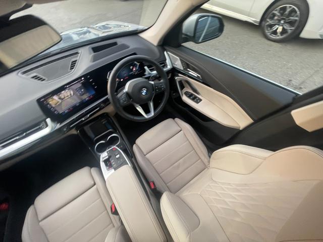 Ｘ１ ｘＤｒｉｖｅ　２０ｄ　ｘライン　ハイラインパッケージ　【正規認定中古車】【全国正規ディーラー保証付／２年・走行距離無制限】オイスターレザースポーツシート　ｈａｒｍａｎ／ｋａｒｄｏｎ　トップビューカメラ　全方位ＰＤＣ　シートヒーター　アンビエントライト（32枚目）