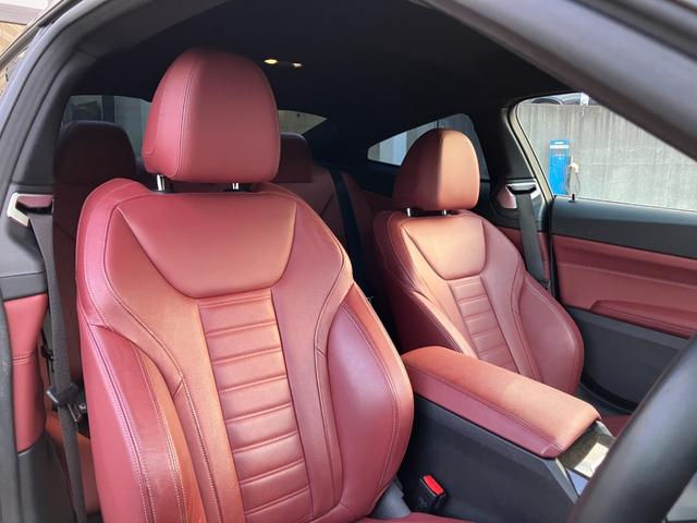 ４シリーズ ４２０ｉクーペ　Ｍスポーツ　【正規認定中古車】【全国正規ディーラー保証付／２年・走行距離無制限】　１９ＡＷ　Ｍスポーツ・ブレーキ　アダプティブ・Ｍサスペンション　赤革電動スポーツシート　オットマン付き　シートヒーター（4枚目）