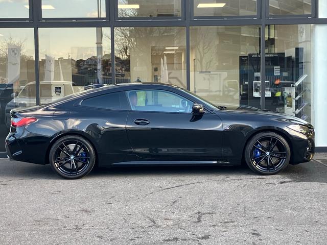 ４シリーズ ４２０ｉクーペ　Ｍスポーツ　【正規認定中古車】【全国正規ディーラー保証付／２年・走行距離無制限】　１９ＡＷ　Ｍスポーツ・ブレーキ　アダプティブ・Ｍサスペンション　赤革電動スポーツシート　オットマン付き　シートヒーター（8枚目）