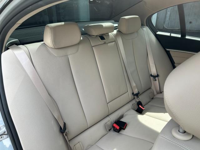 3シリーズ 330eラグジュアリー 【正規認定中古車】【全国正規ディーラー保証付/1年・走行距離無制限】ホワイトレザー電動シート 18インチAW バックカメラ アクティブクルーズコントロール ヘッドアップディスプレイ シートヒーター(32枚目)