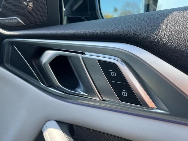 M4 M4クーペ コンペティション 【正規認定中古車】【全国正規ディーラー保証付/2年・走行距離無制限】19AW harman/kardon トップビュー 白灰革スポーツPシート シートヒーター シートベンチレーション HUD ACC(37枚目)