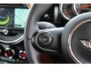 BMW/MINIを熟知したメカニックによる、100項目の納車前点検。ドイツ本国と同様の教育・訓練を受けたメカニックが、100項目にもおよぶポイントを徹底的に点検、整備した後にお客様にお引渡しします。