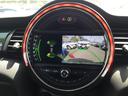 BMW/MINIを熟知したメカニックによる、100項目の納車前点検。ドイツ本国と同様の教育・訓練を受けたメカニックが、100項目にもおよぶポイントを徹底的に点検、整備した後にお客様にお引渡しします。