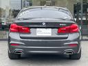 ５シリーズ ５３０ｉ　Ｍスポーツ　【正規認定中古車】【全国正規ディーラー保証付／１年・走行距離無制限】弊社新車拠点下取　禁煙車　ワンオーナー　サンルーフ　デビューパッケージ　トップビューカメラ　黒革電動シート　ソフトクローズ　ＡＣＣ（7枚目）