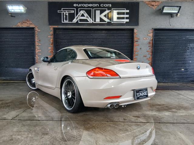 Z4 sDrive23iシルバー・トップ 電動開閉ハードトップ iDriveナビゲーションシステム キーレスエントリー パドルシフト 19インチアルミ HIDヘッドライト 直列6気筒NAエンジン(N52型)レーダー探知機 ETC オートライト(5枚目)