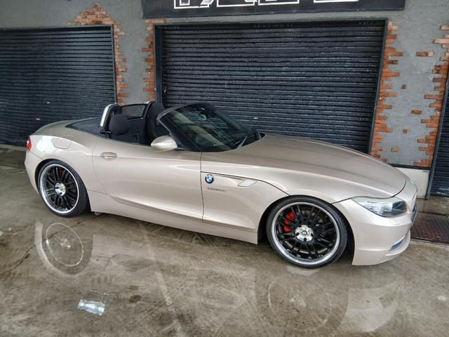 Z4 sDrive23iシルバー・トップ 電動開閉ハードトップ iDriveナビゲーションシステム キーレスエントリー パドルシフト 19インチアルミ HIDヘッドライト 直列6気筒NAエンジン(N52型)レーダー探知機 ETC オートライト(9枚目)