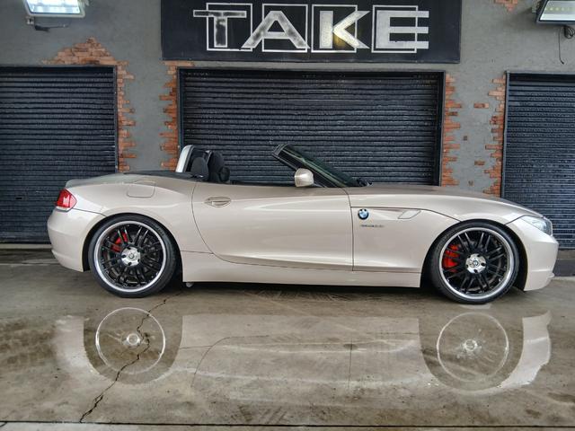 Z4 sDrive23iシルバー・トップ 電動開閉ハードトップ iDriveナビゲーションシステム キーレスエントリー パドルシフト 19インチアルミ HIDヘッドライト 直列6気筒NAエンジン(N52型)レーダー探知機 ETC オートライト(10枚目)