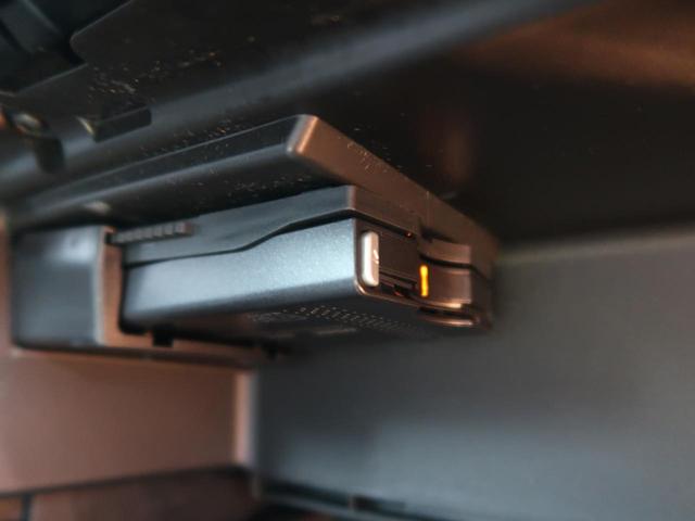 B180 レーダーセーフティPKG 純正HDDナビ フルセグTV バックカメラ LEDヘッドランプ パークトロニック キーレスゴー&プッシュスタート シートヒーター ハーフレザー 純正17インチAW(15枚目)