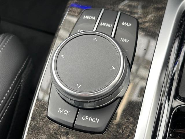 Ｍ４０ｄ　黒革シート　純正ナビＴＶ　全周囲カメラ　アクティブクルーズコントロール　ＡｐｐｌｅＣａｒＰｌａｙ　全席シートヒーター　パワーバックドア　パワーシート　コンフォートアクセス　ヘッドアップディスプレイ(49枚目)