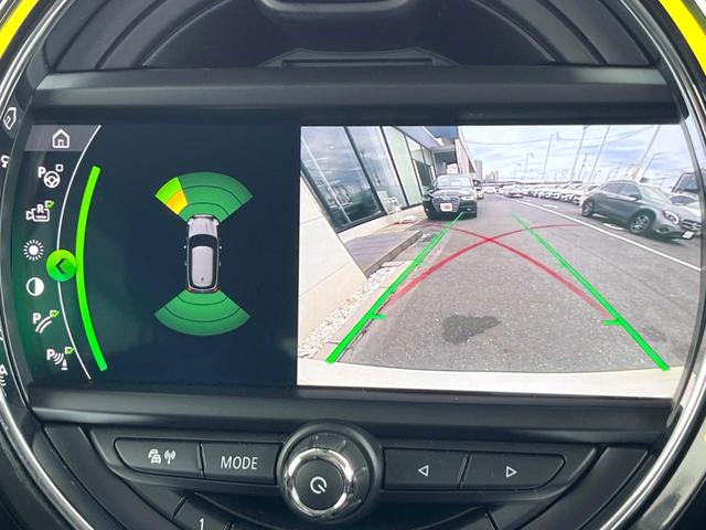 ＭＩＮＩ クーパー　ＬＥＤヘッドライトＰＫＧ　カメラ／パーキングアシストＰＫＧ　ペッパーＰＫＧ　純正ナビ　バックカメラ　パークディスタンスコントロール　コンフォートアクセス　純正１５インチアルミホイール　１オーナー　禁煙（5枚目）