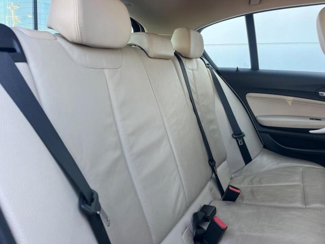 １シリーズ １１８ｄ　ファッショニスタ　ベージュ革シート　純正ナビ　バックカメラ　衝突軽減　アクティブクルーズコントロール　パーキングアシスト　シートヒーター　ＬＥＤヘッドランプ　純正１７インチアルミホイール　Ｂｌｕｅｔｏｏｔｈ接続　ＥＴＣ（10枚目）
