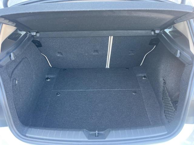 １シリーズ １１８ｄ　ファッショニスタ　ベージュ革シート　純正ナビ　バックカメラ　衝突軽減　アクティブクルーズコントロール　パーキングアシスト　シートヒーター　ＬＥＤヘッドランプ　純正１７インチアルミホイール　Ｂｌｕｅｔｏｏｔｈ接続　ＥＴＣ（11枚目）