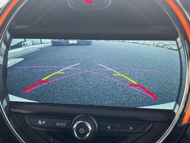 ＭＩＮＩ クーパーＳ　クラブマン　チリＰＫＧ　純正ナビ　フルセグＴＶ　リアビューカメラ　革／クロスコンビシート　オートクルーズコントロール　コンフォートアクセス　純正１８インチアルミホイール　ＬＥＤヘッドランプ　ＥＴＣ　禁煙車（5枚目）