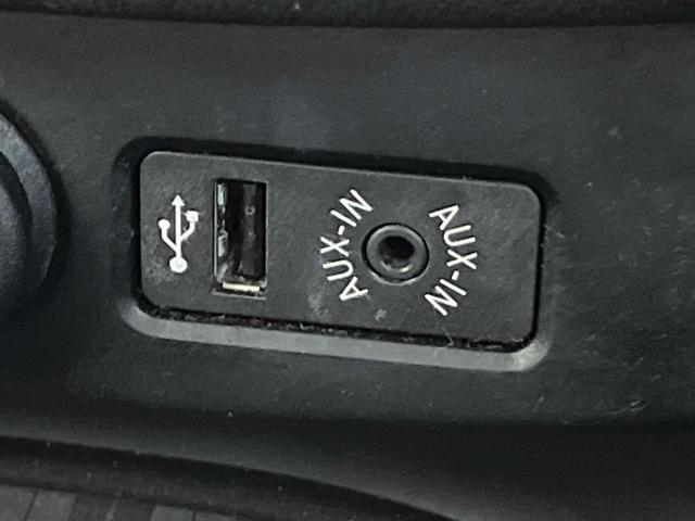 ＭＩＮＩ クーパーＳ　クラブマン　チリＰＫＧ　純正ナビ　フルセグＴＶ　リアビューカメラ　革／クロスコンビシート　オートクルーズコントロール　コンフォートアクセス　純正１８インチアルミホイール　ＬＥＤヘッドランプ　ＥＴＣ　禁煙車（42枚目）
