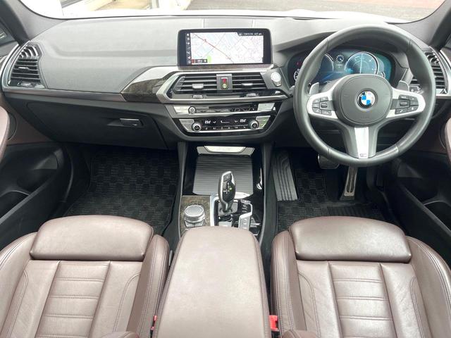 Ｘ３ ｘＤｒｉｖｅ　２０ｄ　Ｍスポーツ　セレクトＰＫＧ　ハイラインＰＫＧ　ＯＰ２０インチＡＷ　アンビエントライト　パノラマサンルーフ　茶革シート　ｈａｒｍａｎ／ｋａｒｄｏｎサウンド　純正ナビＴＶ　全周囲カメラ　アクティブクルーズコントロール（2枚目）