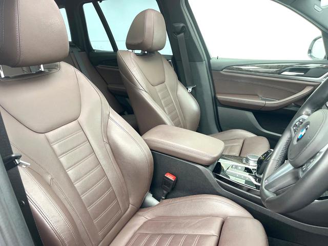 Ｘ３ ｘＤｒｉｖｅ　２０ｄ　Ｍスポーツ　セレクトＰＫＧ　ハイラインＰＫＧ　ＯＰ２０インチＡＷ　アンビエントライト　パノラマサンルーフ　茶革シート　ｈａｒｍａｎ／ｋａｒｄｏｎサウンド　純正ナビＴＶ　全周囲カメラ　アクティブクルーズコントロール（9枚目）