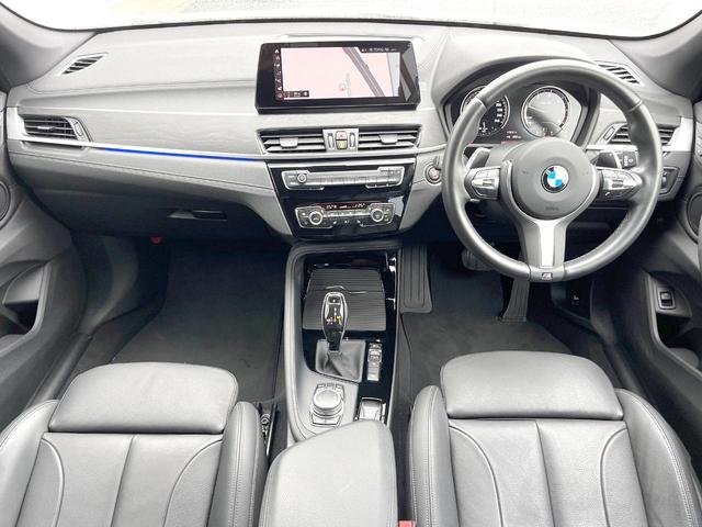 Ｘ１ ｘＤｒｉｖｅ　１８ｄ　Ｍスポーツエディションジョイ＋　ハイラインＰＫＧ　コンフォートＰＫＧ　１オーナー　黒革　純正ナビ　バックカメラ　インテリジェントセーフティ　前席パワーシート　シートヒーター　電動リア　ＬＥＤヘッド　純正１８インチアルミ　ＥＴＣ　禁煙（2枚目）