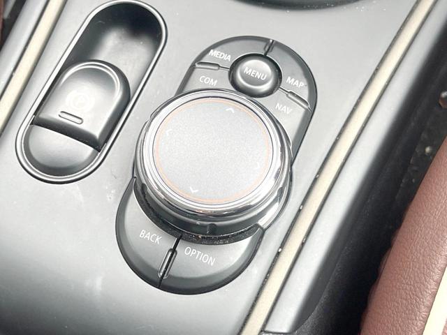 ＭＩＮＩ クーパーＤ　クロスオーバー　ペッパーＰＫＧ　ＬＥＤヘッドランプ／ＬＥＤフロントフォグランプ　ＯＰ１８インチアルミ　純正ナビ　リアビューカメラ　アクティブクルーズコントロール　パワーバックドア　コンフォートアクセス　ＥＴＣ　禁煙車（22枚目）