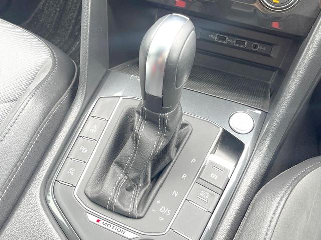 ティグアン ＴＤＩ　４モーション　Ｒライン　ブラックスタイル　１オーナー　４５０台限定車　ＡｐｐｌｅＣａｒＰｌａｙ　純正ナビＴＶ　３６０度カメラ　アダプティブクルコン　純正１９インチＡＷ　ヘッドアップディスプレイ　パワーバックドア　全席シートヒーター　禁煙車（29枚目）