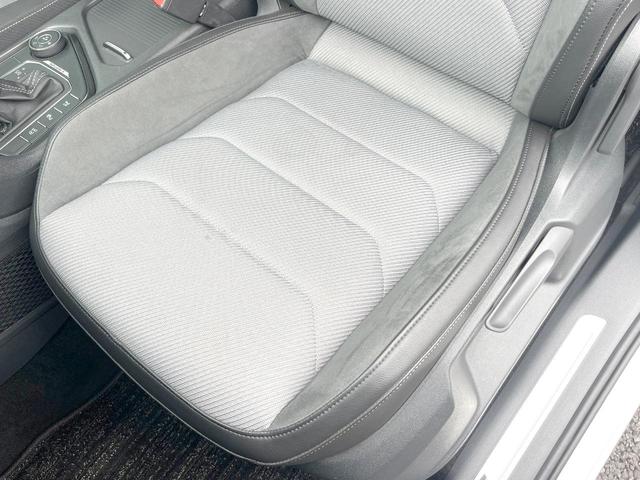 ティグアン ＴＤＩ　４モーション　Ｒライン　ブラックスタイル　１オーナー　４５０台限定車　ＡｐｐｌｅＣａｒＰｌａｙ　純正ナビＴＶ　３６０度カメラ　アダプティブクルコン　純正１９インチＡＷ　ヘッドアップディスプレイ　パワーバックドア　全席シートヒーター　禁煙車（45枚目）