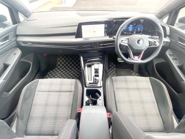 ゴルフＧＴＩ ベースグレード　１オーナー　ＤＣＣパッケージ　ＤｉｓｃｏｖｅｒＰｒｏパッケージ　テクノロジーパッケージ　バックカメラ　シートヒーター　専用スポーツサスペンション　ステアリングヒーター　デジタルコックピットプロ　禁煙（2枚目）
