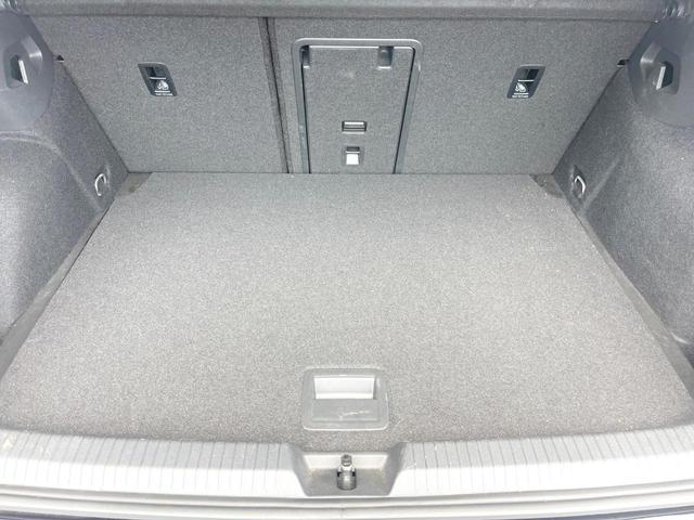 ゴルフＧＴＩ ベースグレード　１オーナー　ＤＣＣパッケージ　ＤｉｓｃｏｖｅｒＰｒｏパッケージ　テクノロジーパッケージ　バックカメラ　シートヒーター　専用スポーツサスペンション　ステアリングヒーター　デジタルコックピットプロ　禁煙（10枚目）